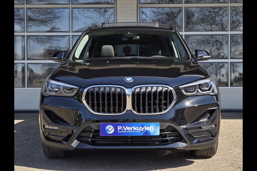 BMW X1 xDrive25e eDrive Sport Line | PANORAMA | SPORTSTOELEN | ELEKTR. ACHTERKLEP | CAMERA |