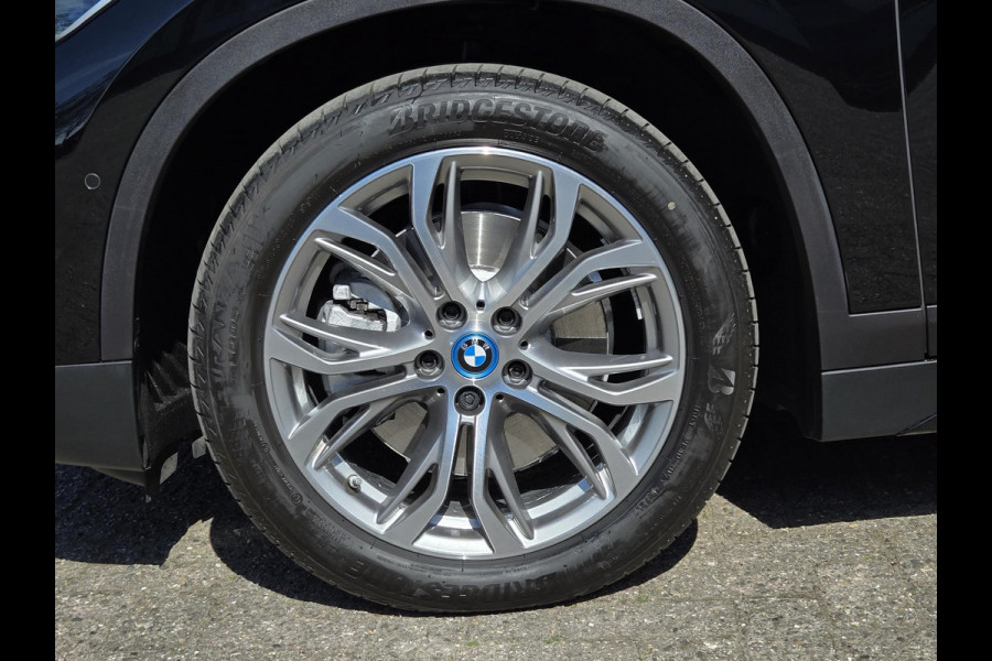 BMW X1 xDrive25e eDrive Sport Line | PANORAMA | SPORTSTOELEN | ELEKTR. ACHTERKLEP | CAMERA |
