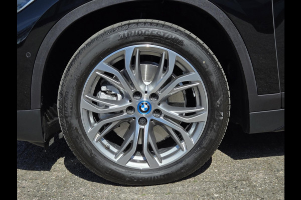 BMW X1 xDrive25e eDrive Sport Line | PANORAMA | SPORTSTOELEN | ELEKTR. ACHTERKLEP | CAMERA |