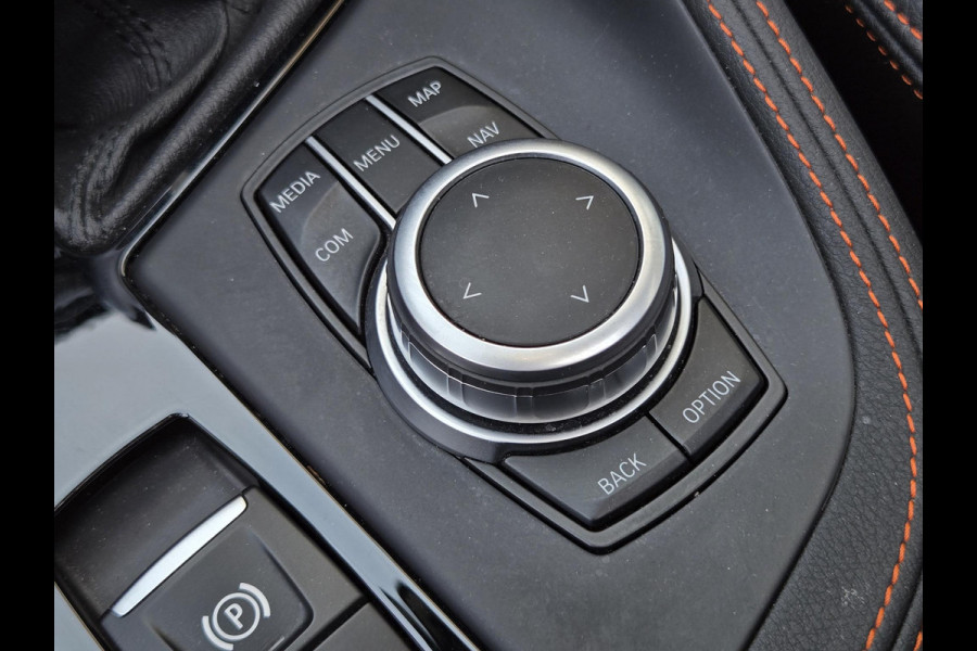 BMW X1 xDrive25e eDrive Sport Line | PANORAMA | SPORTSTOELEN | ELEKTR. ACHTERKLEP | CAMERA |