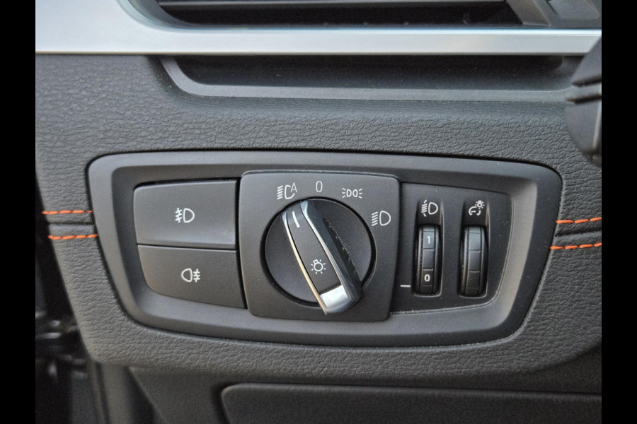 BMW X1 xDrive25e eDrive Sport Line | PANORAMA | SPORTSTOELEN | ELEKTR. ACHTERKLEP | CAMERA |