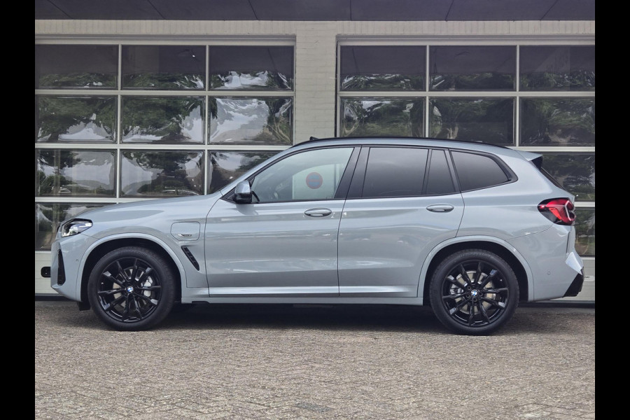 BMW X3 xDrive30e M SPORT | PANORAMADAK | APPLE CARPLAY | SPORTSTOELEN | 20 INCH LM VELGEN |