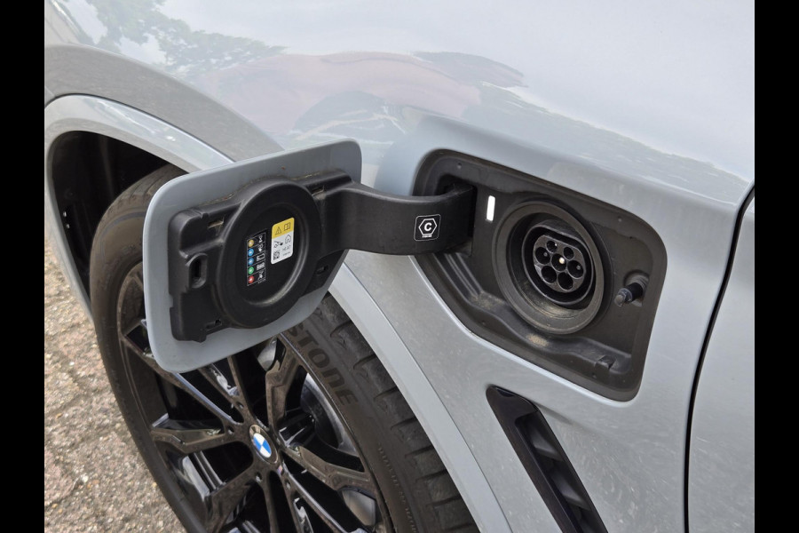 BMW X3 xDrive30e M SPORT | PANORAMADAK | APPLE CARPLAY | SPORTSTOELEN | 20 INCH LM VELGEN |