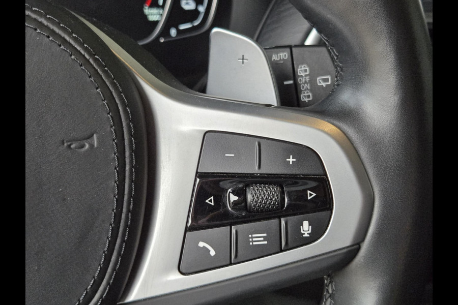 BMW X3 xDrive30e M SPORT | PANORAMADAK | APPLE CARPLAY | SPORTSTOELEN | 20 INCH LM VELGEN |