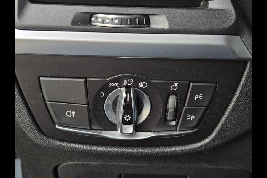 BMW X3 xDrive30e M SPORT | PANORAMADAK | APPLE CARPLAY | SPORTSTOELEN | 20 INCH LM VELGEN |