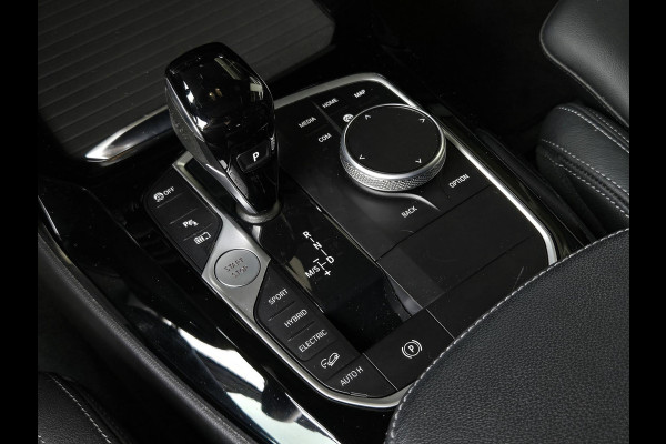 BMW X3 xDrive30e | SPORTSTOELEN | LEDER | PANORAMADAK | CAMERA |