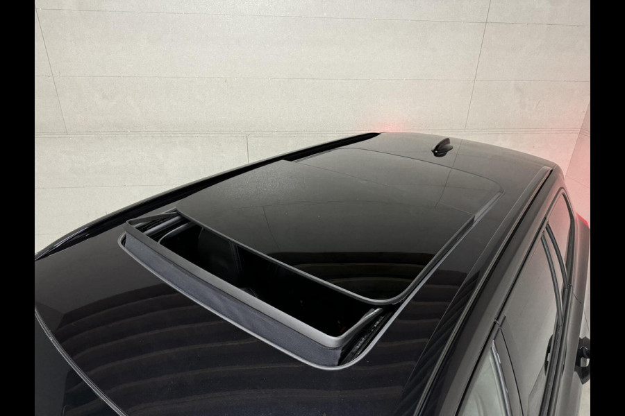 Volvo V60 2.0 T8 Recharge AWD R-Design B&W 360° Pano HUD Trekh. NAP