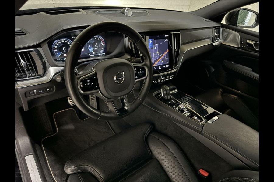 Volvo V60 2.0 T8 Recharge AWD R-Design B&W 360° Pano HUD Trekh. NAP