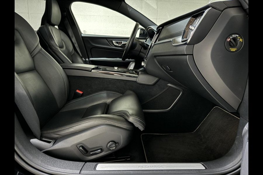 Volvo V60 2.0 T8 Recharge AWD R-Design B&W 360° Pano HUD Trekh. NAP