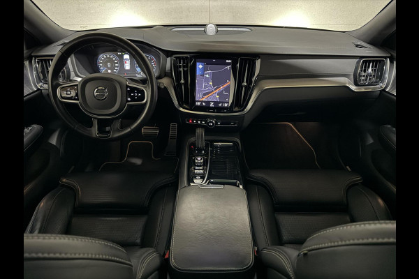 Volvo V60 2.0 T8 Recharge AWD R-Design B&W 360° Pano HUD Trekh. NAP