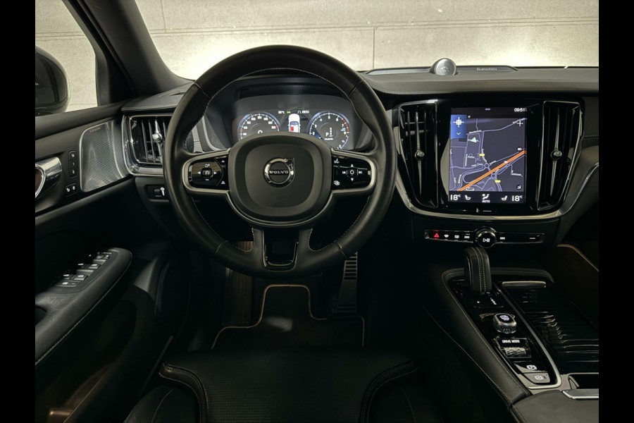 Volvo V60 2.0 T8 Recharge AWD R-Design B&W 360° Pano HUD Trekh. NAP