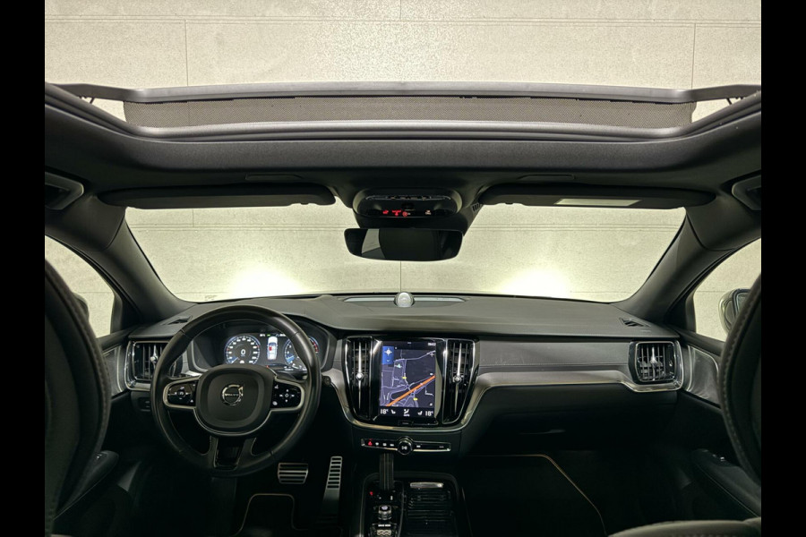 Volvo V60 2.0 T8 Recharge AWD R-Design B&W 360° Pano HUD Trekh. NAP