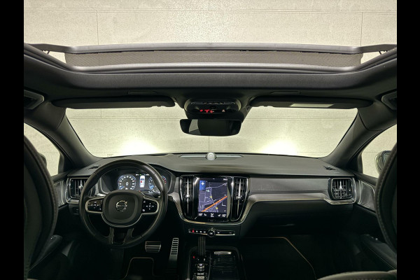Volvo V60 2.0 T8 Recharge AWD R-Design B&W 360° Pano HUD Trekh. NAP