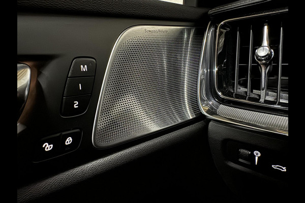 Volvo V60 2.0 T8 Recharge AWD R-Design B&W 360° Pano HUD Trekh. NAP
