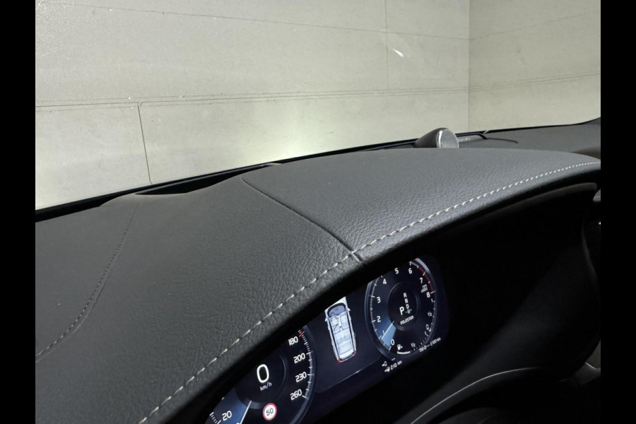 Volvo V60 2.0 T8 Recharge AWD R-Design B&W 360° Pano HUD Trekh. NAP