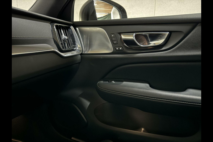 Volvo V60 2.0 T8 Recharge AWD R-Design B&W 360° Pano HUD Trekh. NAP