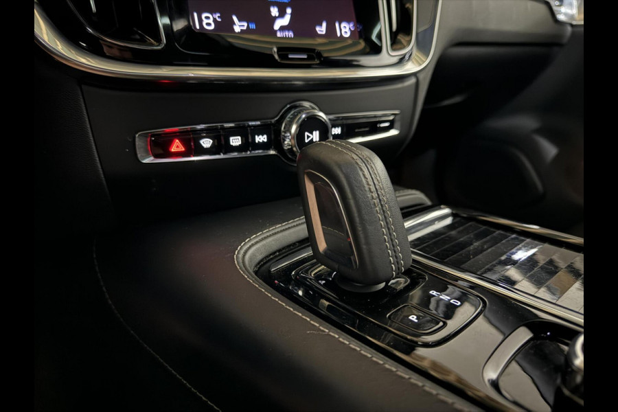 Volvo V60 2.0 T8 Recharge AWD R-Design B&W 360° Pano HUD Trekh. NAP