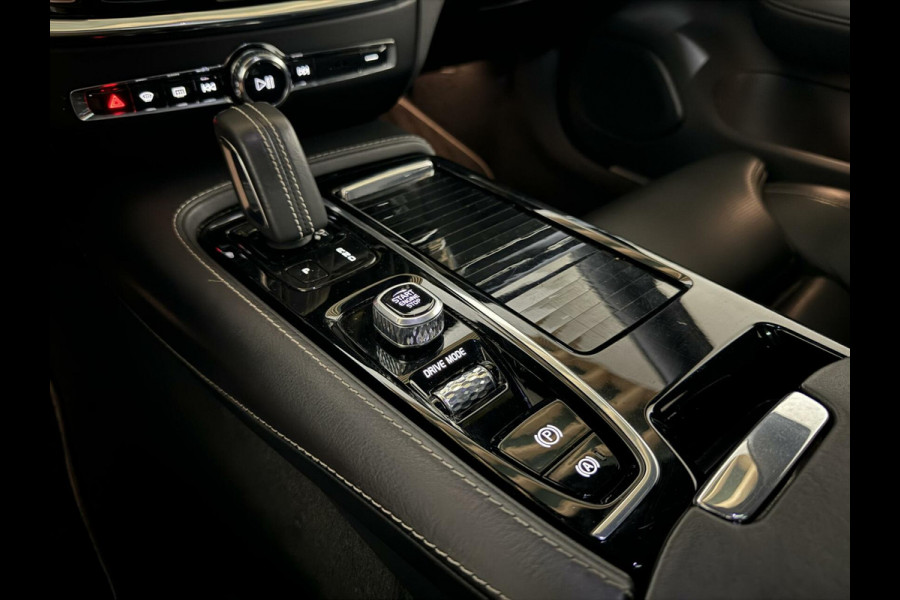 Volvo V60 2.0 T8 Recharge AWD R-Design B&W 360° Pano HUD Trekh. NAP