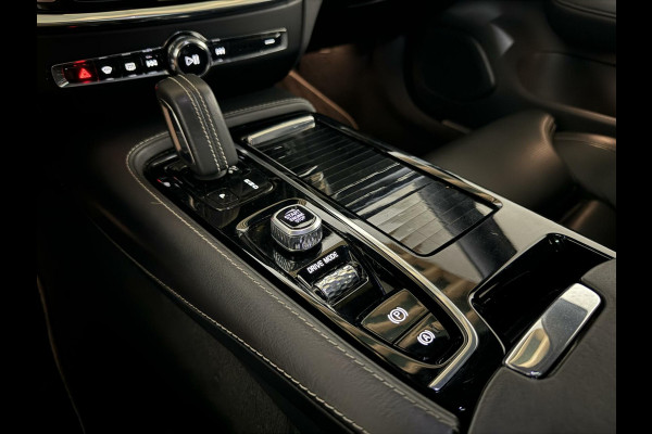 Volvo V60 2.0 T8 Recharge AWD R-Design B&W 360° Pano HUD Trekh. NAP