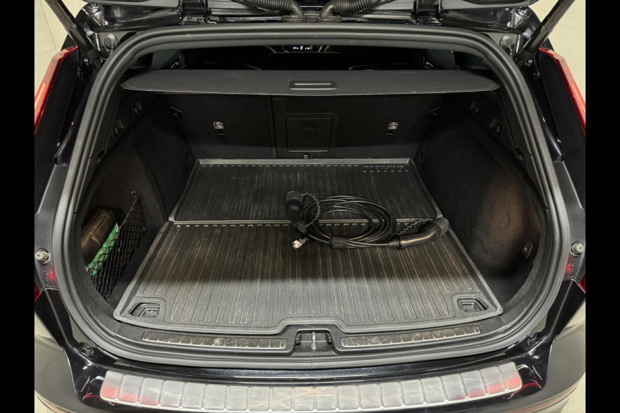Volvo V60 2.0 T8 Recharge AWD R-Design B&W 360° Pano HUD Trekh. NAP