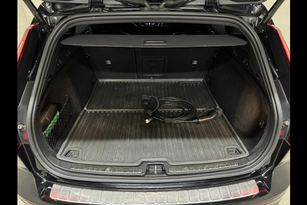 Volvo V60 2.0 T8 Recharge AWD R-Design B&W 360° Pano HUD Trekh. NAP