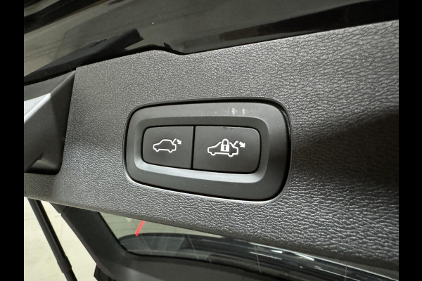 Volvo V60 2.0 T8 Recharge AWD R-Design B&W 360° Pano HUD Trekh. NAP