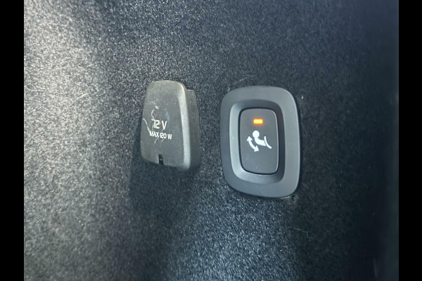 Volvo V60 2.0 T8 Recharge AWD R-Design B&W 360° Pano HUD Trekh. NAP