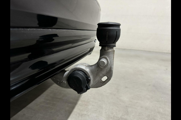 Volvo V60 2.0 T8 Recharge AWD R-Design B&W 360° Pano HUD Trekh. NAP