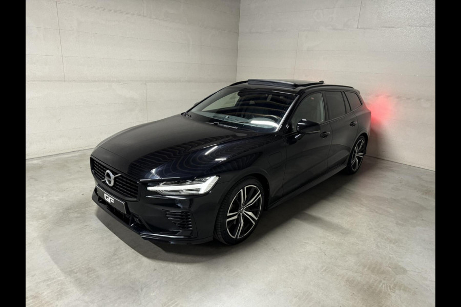 Volvo V60 2.0 T8 Recharge AWD R-Design B&W 360° Pano HUD Trekh. NAP