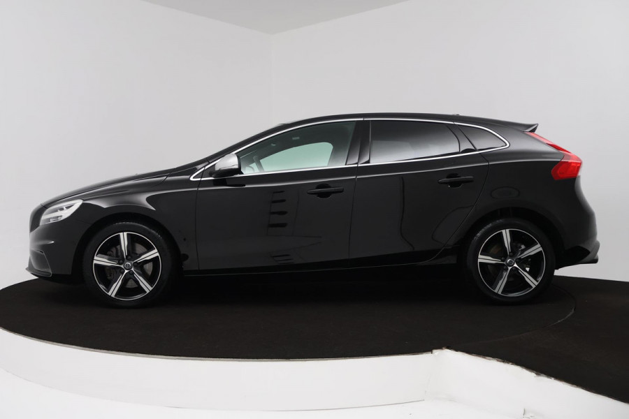 Volvo V40 1.5 T3 Polar+ Sport (PANORAMADAK, CAMERA, NAVIGATIE, STOELVERWARMING, PARKEERSENSOREN, CRUISE CONTROL, NL-AUTO)