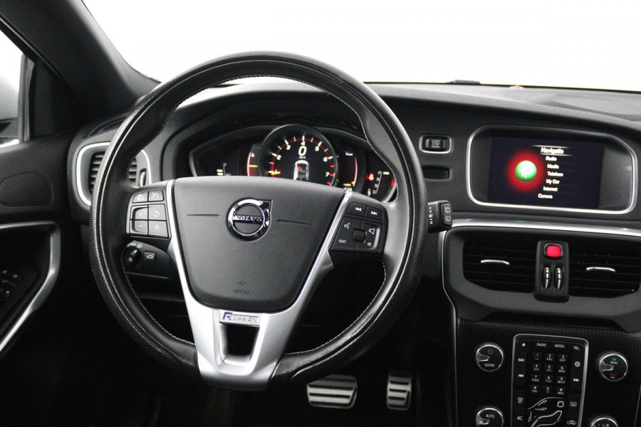 Volvo V40 1.5 T3 Polar+ Sport (PANORAMADAK, CAMERA, NAVIGATIE, STOELVERWARMING, PARKEERSENSOREN, CRUISE CONTROL, NL-AUTO)