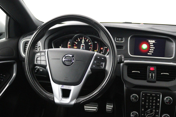 Volvo V40 1.5 T3 Polar+ Sport (PANORAMADAK, CAMERA, NAVIGATIE, STOELVERWARMING, PARKEERSENSOREN, CRUISE CONTROL, NL-AUTO)