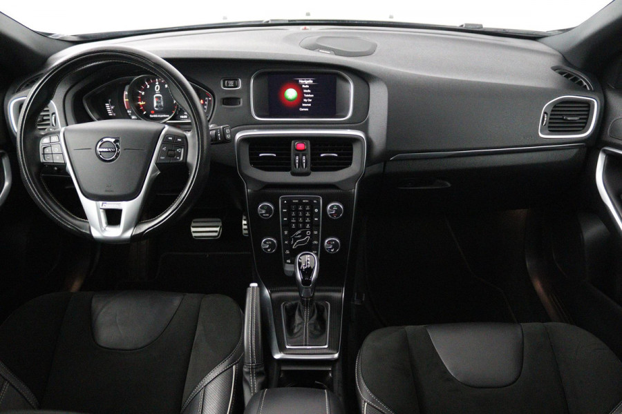Volvo V40 1.5 T3 Polar+ Sport (PANORAMADAK, CAMERA, NAVIGATIE, STOELVERWARMING, PARKEERSENSOREN, CRUISE CONTROL, NL-AUTO)