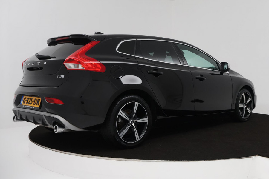 Volvo V40 1.5 T3 Polar+ Sport (PANORAMADAK, CAMERA, NAVIGATIE, STOELVERWARMING, PARKEERSENSOREN, CRUISE CONTROL, NL-AUTO)