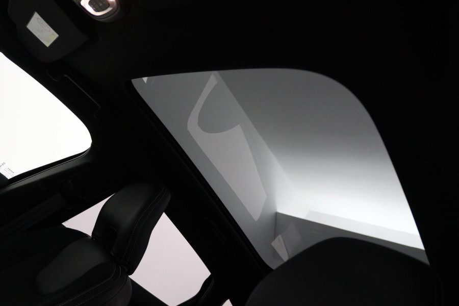 Volvo V40 1.5 T3 Polar+ Sport (PANORAMADAK, CAMERA, NAVIGATIE, STOELVERWARMING, PARKEERSENSOREN, CRUISE CONTROL, NL-AUTO)