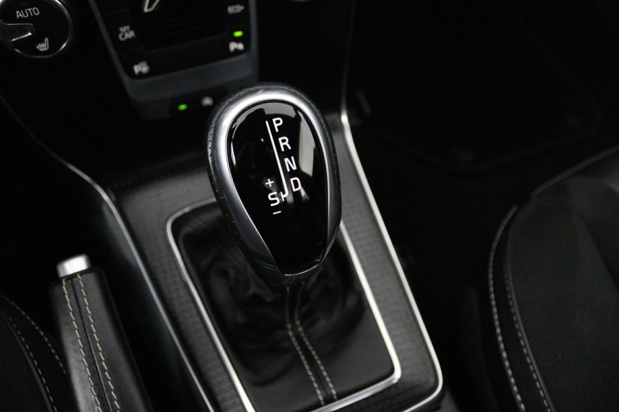 Volvo V40 1.5 T3 Polar+ Sport (PANORAMADAK, CAMERA, NAVIGATIE, STOELVERWARMING, PARKEERSENSOREN, CRUISE CONTROL, NL-AUTO)