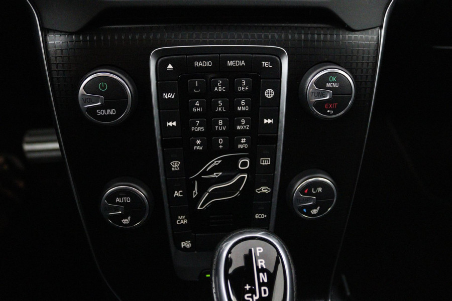 Volvo V40 1.5 T3 Polar+ Sport (PANORAMADAK, CAMERA, NAVIGATIE, STOELVERWARMING, PARKEERSENSOREN, CRUISE CONTROL, NL-AUTO)