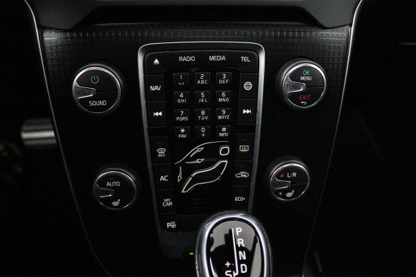 Volvo V40 1.5 T3 Polar+ Sport (PANORAMADAK, CAMERA, NAVIGATIE, STOELVERWARMING, PARKEERSENSOREN, CRUISE CONTROL, NL-AUTO)