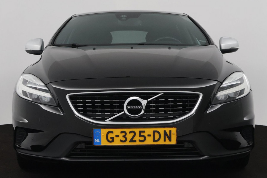 Volvo V40 1.5 T3 Polar+ Sport (PANORAMADAK, CAMERA, NAVIGATIE, STOELVERWARMING, PARKEERSENSOREN, CRUISE CONTROL, NL-AUTO)