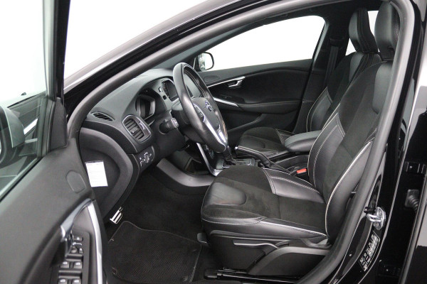 Volvo V40 1.5 T3 Polar+ Sport (PANORAMADAK, CAMERA, NAVIGATIE, STOELVERWARMING, PARKEERSENSOREN, CRUISE CONTROL, NL-AUTO)