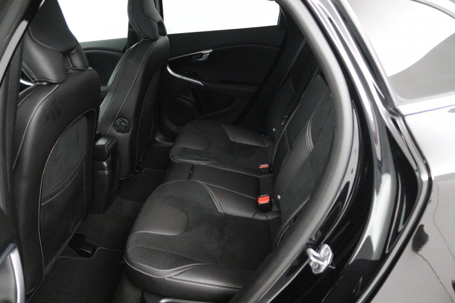 Volvo V40 1.5 T3 Polar+ Sport (PANORAMADAK, CAMERA, NAVIGATIE, STOELVERWARMING, PARKEERSENSOREN, CRUISE CONTROL, NL-AUTO)