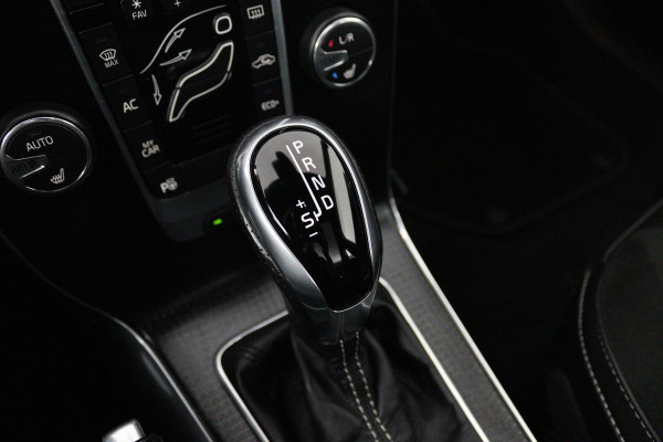 Volvo V40 1.5 T3 Polar+ Sport (PANORAMADAK, CAMERA, NAVIGATIE, STOELVERWARMING, PARKEERSENSOREN, CRUISE CONTROL, NL-AUTO)