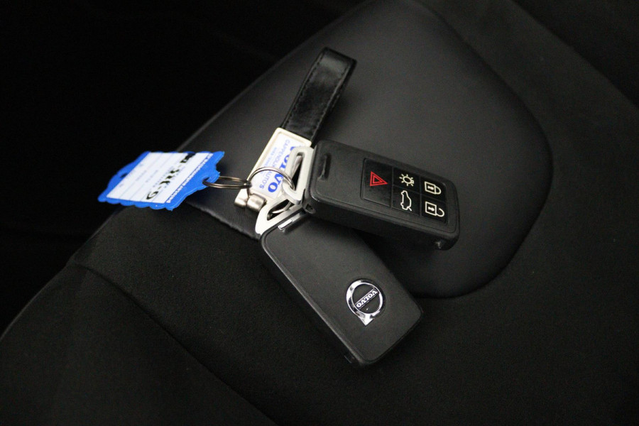 Volvo V40 1.5 T3 Polar+ Sport (PANORAMADAK, CAMERA, NAVIGATIE, STOELVERWARMING, PARKEERSENSOREN, CRUISE CONTROL, NL-AUTO)