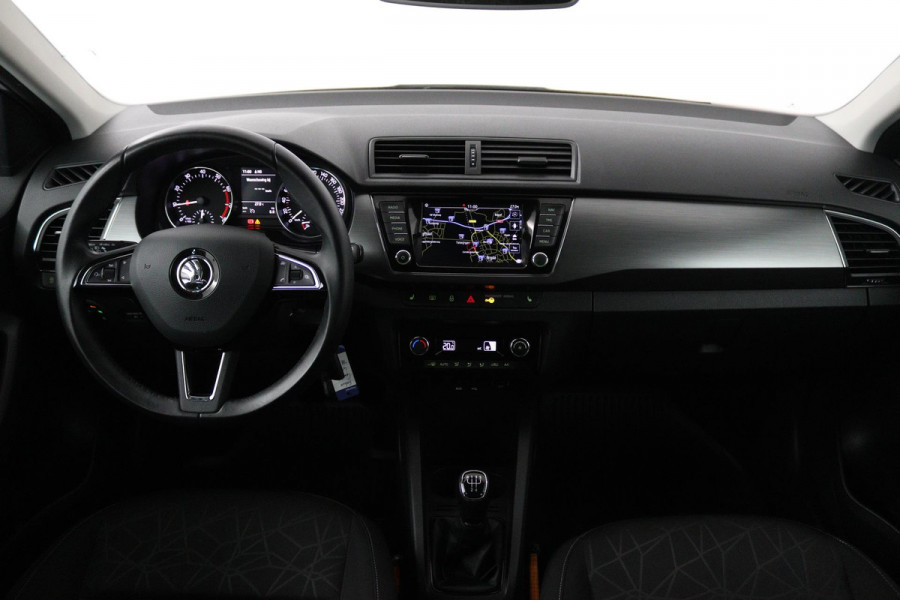 Škoda Fabia Combi 1.0 TSI Clever Edition (PARKEERSENSOREN, STOELVERWARMING, NAVIGATIE, NL-AUTO)