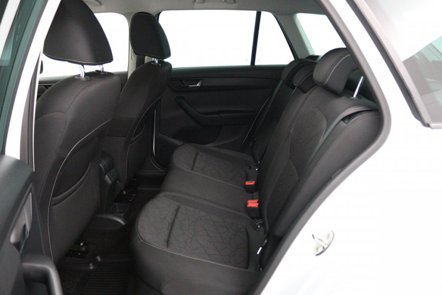 Škoda Fabia Combi 1.0 TSI Clever Edition (PARKEERSENSOREN, STOELVERWARMING, NAVIGATIE, NL-AUTO)