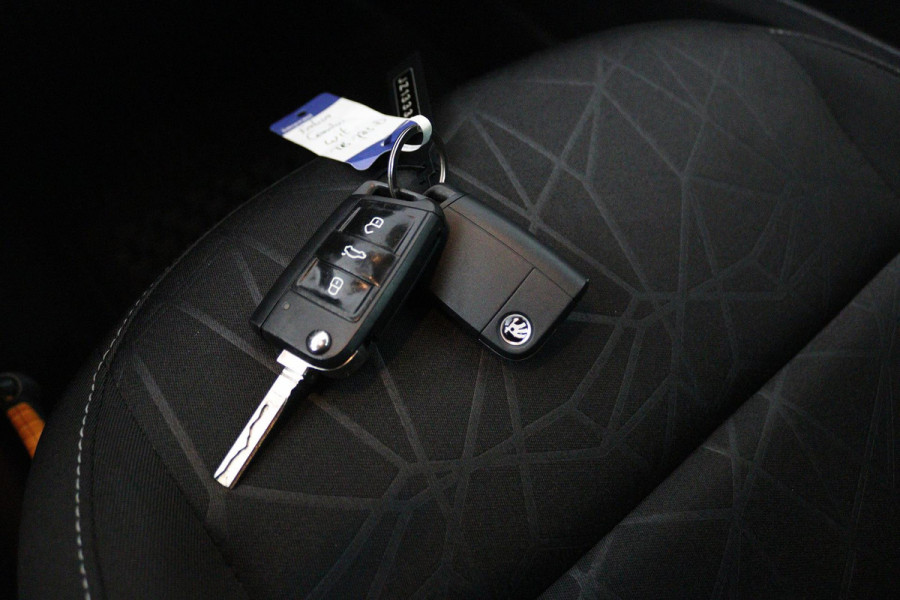 Škoda Fabia Combi 1.0 TSI Clever Edition (PARKEERSENSOREN, STOELVERWARMING, NAVIGATIE, NL-AUTO)