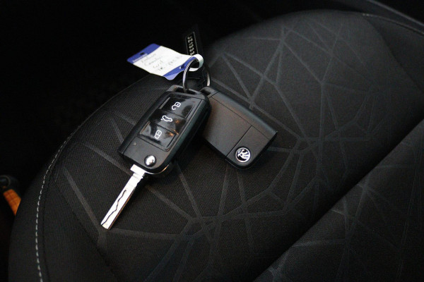 Škoda Fabia Combi 1.0 TSI Clever Edition (PARKEERSENSOREN, STOELVERWARMING, NAVIGATIE, NL-AUTO)