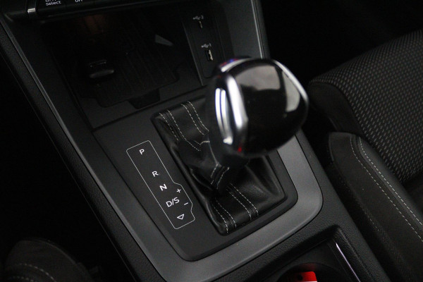 Audi Q3 35 TFSI S Line Pro Line S (STOELVERWARMING, LANE-ASSIST, CRUISE, NAVIGATIE, ELEKTR STOELEN, PARKEERSENSOREN, NL-AUTO)