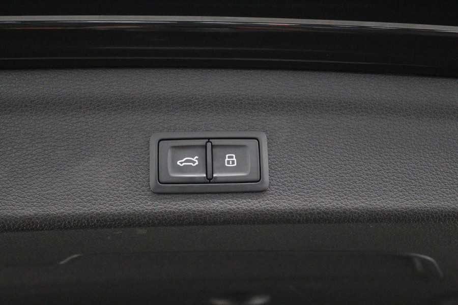 Audi Q3 35 TFSI S Line Pro Line S (STOELVERWARMING, LANE-ASSIST, CRUISE, NAVIGATIE, ELEKTR STOELEN, PARKEERSENSOREN, NL-AUTO)