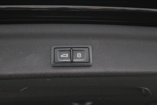 Audi Q3 35 TFSI S Line Pro Line S (STOELVERWARMING, LANE-ASSIST, CRUISE, NAVIGATIE, ELEKTR STOELEN, PARKEERSENSOREN, NL-AUTO)